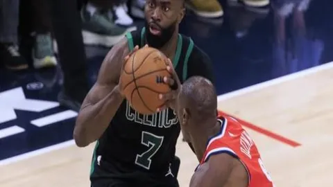 曼联3-0诺丁汉森林英联杯半决赛首战告捷，拉什福德闪耀全场，韦霍斯特喜迎首球！